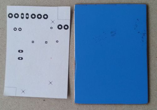 Zugeschnittene und entgratete Platine mit ausgedrucktem Größen-Muster Zugeschnittene und entgratete Platine mit ausgedrucktem Größen-Muster