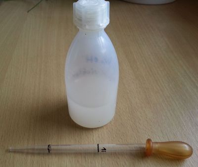 Gesättigte Entwicklerlösung mit meiner Dosier-Pipette Gesättigte Entwicklerlösung mit meiner Dosier-Pipette